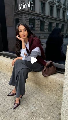 Samira Safi on Instagram: "One of my favorite hacks, but autumn edition 🤎" Samira Safi, Styling Scarves, Sweater Hacks, Fashion Travel Outfit, Clothing Board, Scarf Ideas, Dominic Fike, High Fashion Editorial, Well Dressed Women