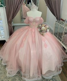 Pink Quince Theme, Xv Dresses, Quinceanera Pink, Quinceanera Themes Dresses, Ball Gown Prom Dress, Pink Quince, Dress Crystal, Quinceñera Dresses, Quinceanera Dresses Pink