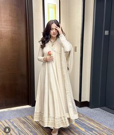 Yumna Zaidi Dresses, Bridal Trousers, Faiza Saqlain, Novel Books, Emoji Defined, Painting Scenery, Hairstyles For Gowns, Books Wedding, Yumna Zaidi