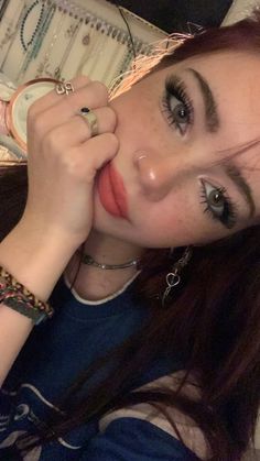 Pretty Girl Makeup Looks, Clean Emo Makeup, Hoț Girl Makeup, Clean Grunge Makeup, Teenage Dirtbag Makeup, Down Town Girl Makeup, Cute Y2k Makeup, Hippie Goth Makeup, Skater Girl Makeup