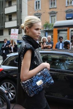 natasha poly Sequin Bag Outfit, Navy Handbag, Walking Down The Street, Sequin Bag, Bag Outfit, Model Street Style, Street Chic