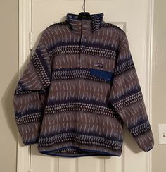 Patagonia Synchilla Snap-T Fleece Pullover Blue Aztec Tribal Pattern Men’s Small. Very good condition. Measurements when laid flat: Armpit to armpit - 22.75” Length from bottom of back collar - 28” Shoulder to sleeve end - 22” Couture, Patagonia Synchilla Outfit Women, Patagonia Synchilla Outfit, Patagonia Fleece Outfit, Fleece Sweater Outfit, Synchilla Patagonia, Granola Girl Outfits, Thrift Fits, Patagonia Outfit