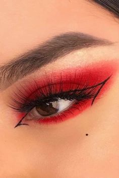 Ferrari Makeup Look, V Day Makeup Looks Simple, Red Make Up Looks, Valentines Eye Makeup, Colorful Makeup Ideas, Makeup Memes