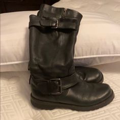 Gentle Soul Boot. Super Soft. Inside Zipper. Slouchy Style. Similar In Looks To Frye Veronica Short Boot Frye Veronica Short, Gentle Soul, Frye Veronica, Slouchy Style, Short Boot, Short Boots, Kenneth Cole, Bootie Boots, Personal Style