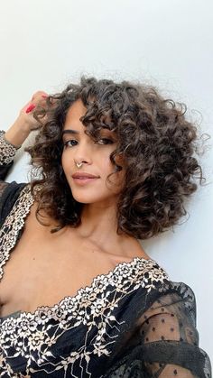 Medium Haircuts With Bangs, Evening Curls, Layered Curly Hair, Medium Haircuts, Medium Curls, Messy Curls, Pin Curls