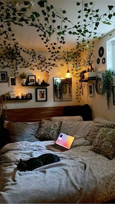 Create a cozy haven with lush vines and candlelit ambiance. Discover more decor ideas on my website! #CozyBedroom #HomeDecor #RelaxingVibes #InteriorDesign #Boho Dorm Room Ideas Brown, Room Aesthetic Brown, Brown Dorm Room Ideas, Brown Dorm Room, Dark Green Aesthetic Bedroom, Dorm Room Ideas Minimalist, Room Redecorating, Dark Green Rooms, Cozy Bedroom Decor