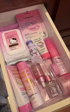 Hello Kitty Products, Carcase Iphone, Hello Kitty Gifts, Hello Kitty Merchandise, Hello Kitty Makeup, Smink Inspiration, Hello Kit