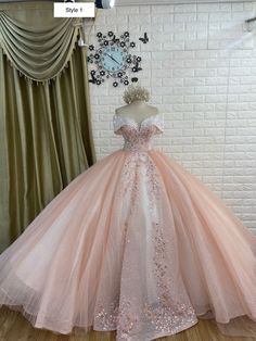 Quinceanera Themes Dresses, Quinceanera Pink, Quinceañera Ideas, Quinceanera Dresses Pink, Dresses Gold, Wedding Dresses Lace Ballgown, Pink Ball Gown, Quincenera Dresses, Pretty Quinceanera Dresses