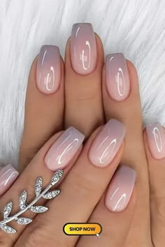 Nagellack Trends, Nails Glossy, Nails Gold, Fancy Nails Designs, Makijaż Smokey Eye, Nails Spring, Nails Simple, Grey Gradient, Elegant Nails