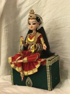 Expressivedollz.com Navaratri Golu, Maa Lakshmi, Quilling Dolls, Indian Dolls, Marriage Photos, Wedding Doll, Homemade Dolls, Cloth Dolls Handmade, Indian Goddess