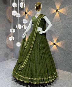 Green Colour Outfit, Bridal Lehenga Indian, Green Lehenga Choli, Red Lehenga Choli, Indian Wedding Lehenga, Sabyasachi Lehenga, Indian Lehenga Choli