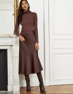 Brown Skirt Outfit Ideas, Brown Skirt Outfit, Germany Winter, Long Brown Skirt, Skirt Outfit Ideas, Grunge Dress, Dark Autumn, Brown Skirt, Skirts With Boots