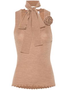 sand beige virgin wool ribbed knit scallop edge scoop neck sleeveless brooch detail scallop hem unlined detachable neck strap Scallop Hem, Floral Brooch, Scallop Edge, City Dress, Knitted Tops, Sand Beige, Summer Beach Wear, Exclusive Fashion, Knitted Tank Top