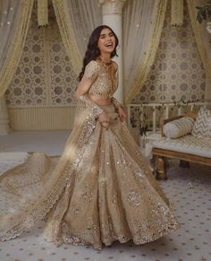 Abhinav Mishra Lehenga, Tissue Lehenga, Mirror Lehenga, Scallop Dupatta, Beige Lehenga, Abhinav Mishra, Tissue Dupatta, Golden Lehenga