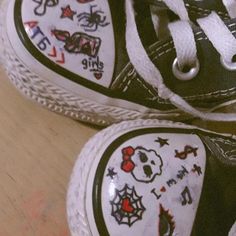 Decorated Sneakers, Converse Doodles, Diy Sneakers, Grunge Outfits, Cute Shoes, Diy Clothes