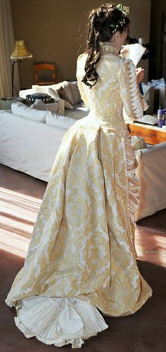 For my new winter coat: Reduce bustle, same cut, adjust hem to ankle length... (cut in front is all wrong for this project however, the fabric is perfect.) Teddy Clothes, Pastel Beige, American Duchess, Victorian Gown, Historic Fashion, Yellow Pastel, Period Dress