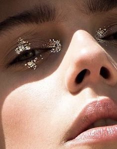 Glitter Inner Corner Eye Makeup, Chunky Glitter Makeup Looks, Glitter Makeup Photography, Silver Makeup Editorial, Editorial Rhinestone Makeup, Glitter Editorial Makeup, Shiny Makeup, Pride Makeup