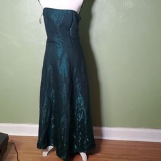 Vintage Jessica Mcclintock For Gunne Sax Amazing Iridescent Green Ruched Back Side Zip Sz 9 Vintage Approx 16 Pit To Pit Iridescent Green, Jessica Mcclintock, Gunne Sax, Dresses Vintage, Side Zip, Dresser, Midi Dress, Womens Dresses, Green