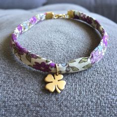 Adorable floral, Liberty Ribbon bracelet accompanied with its pretty clover brass pendant. Bracelet made with lots of fun! Shamrock Flower, Liberty Floral, Ribbon Bracelet, Ribbon Bracelets, Diy Bag Designs, Fabric Bracelets, Bag Designs, Flower Bracelet, Bijoux Diy