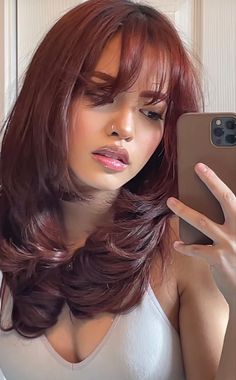 Red Hair Inspo, Wine Hair, Brown Hair Looks, Layered Haircuts For Medium Hair, Ginger Hair Color, Bangs With Medium Hair, Hairstyles For Layered Hair, Hair Color Auburn, Hair Stylies