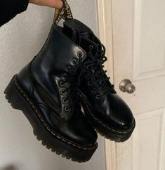 Shoe Inspo, Trendy Shoes, Doc Martens