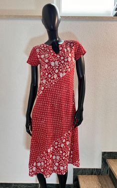 Vintage Anokhi Dress 100% Cotton Gauze XS/S Measures: Length: 111 cm / 43.70'' Bust: 40 cm / 15.74'' Waist : 39 cm / 15.35'' Condition : good - she has a spot in the front - see pic - she is priced accordingly Dress 100, Favorite Things Gift, Etsy Vintage, Clothing Items, Beauty Book, Labour Day, Art Collection, Gift Card, Germany