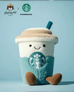 #starbucks #jellycat #jellycats #starbucksdrink #drinks #latte #plush #plushie #drink #frappe #frappuccino #milkshake #coffee #jellycatlovers #jellycatlover #aesthetic #plushtoy #plushtoys #conceptart Jelly Cat Diner New York, Jelly Cat Starbucks, Jellycat Coffee Bag, Starbucks Jellycat, Jellycat Starbucks, Boba Jellycat, Jelly Cat Cafe, Starbucks Cups Aesthetic, Preppy Jellycat