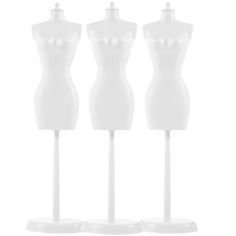 three white mannequins are standing next to each other