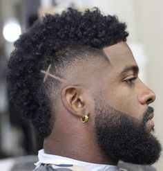 Black Mohawk Hairstyles, Black Man Haircut Fade, Top Fade Haircut, Curly Mohawk Hairstyles, Mohawk For Men, Black Men Haircut, 2019 Hairstyles, Mohawk Haircut, Mohawk Hairstyles Men