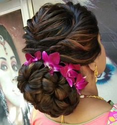 Pretty Bun, Buns Hairstyles, Bun Design, Bridal Hair Decorations, Bridal Bun, Bridal Hairdo, Traditional Hairstyle, Bridal Hair Buns, Hairdo Wedding