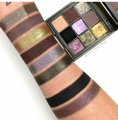 Huda Beauty Eyeshadow Palette, Huda Beauty Palette, Huda Beauty Eyeshadow, Eyeshadow Collection, Mode Hippie, Eyeshadow Pallets, Makeup Shop, Pink Car, Makeup Obsession