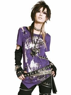 Simple Punk Outfits, Purple Scene Outfits, Scene Poses, Vkei Style, Vkei Fashion, Punk Tshirt, Punk Mode