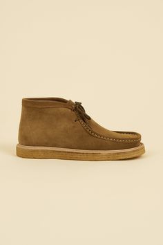 Wild Bunch Wally Boot Premium suede upper. Anatomic insole. Pigskin leather lining. Double-stitched leather welt. 15mm Crepe sole. Designed in England, handcrafted in Spain. Wild Bunch, Pig Skin, Stitching Leather, Cool Suits, Spain, England, Boots, Leather