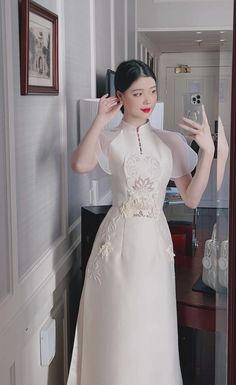 Wedding Dress Asian, Flare Dress Outfit, Chinese Style Wedding Dress, Tea Ceremony Dress, Modern Ao Dai, Asian Style Dress, Minimal Wedding Dress, Asian Wedding Dress, Chinese Style Dress