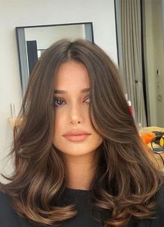 30 Butterfly Haircut Ideas That You’ll Love to Try in 2023 Bob Lung, Mid Length Hair, Medium Hair Cuts