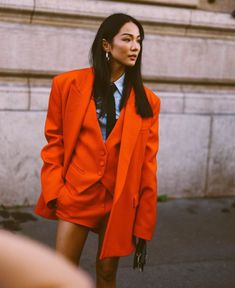 Oversized orange short suit, vest, blue button down shirt, silver hoop earrings, black tie London Fashion Weeks, Mix & Match, Top Street Style, Fashion Week Outfit, Moda Paris, Fashionista Clothes