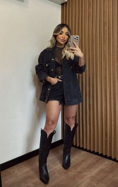 Black Western Outfit, Country Fall Outfits, Outfit Botas, Cowgirl Style Outfits, Country Style Outfits, Looks Country, Nashville Outfits, Rodeo Outfits