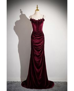 Get 10% off now! Buy elegant velvet slimming burgundy prom dress with flower neck at cheap price online. Free stable shipping and pro custom service since 2009. Burgundy Masquerade Dress, Queen Of Hearts Prom Dress, 1920s Prom Dress, Red Velvet Prom Dress, Dracula Film, Cranberry Dress, Velvet Dress Short, 90s Prom, Dr Wardrobe