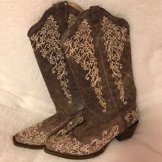 Excellent Condition Corral Wedding Boots Size 9! My Absolute Favorite Boots But I’m No Longer Able To Wear Them. That’s The Only Reason I’m Selling Corral Cowgirl Boots, Cowgirl Boots Wedding, Pink Cowboy Boots, Wedding Boots, Corral Boots, Nike Tennis Shoes, Square Toe Boots, Studded Boots, Favorite Boots