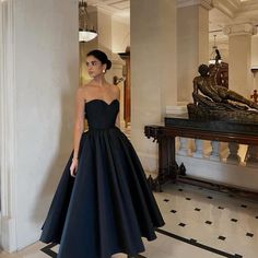 Momo Dress, Grad Outfits, Grad Dresses, Women's Evening Dresses, Gala Dresses, Mid Length Skirts, Mid Length Dresses, Birthday Dresses, Types Of Skirts