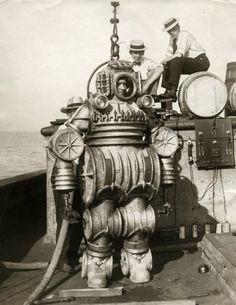 delecta varia Atmospheric Diving Suit, Deep Sea Diver, Diving Helmet, Sea Diving, Deep Sea Diving, Diving Suit, Uss Enterprise