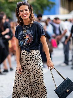 Slip Dress Outfit, Fest Outfits, Graphic Tee Outfits, Rock Outfit, Leopard Print Skirt, Slip Skirts, Printed Midi Skirt, Slip Skirt, Mode Inspo