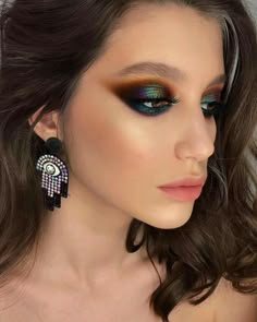 Amazing Wedding Makeup, Wedding Spots, Gorgeous Wedding Makeup, Make Up Designs, Wedding Makeup Tips, Glasses Makeup, Make Up Videos, Makijaż Smokey Eye, Eye Looks