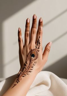 Mehndi Design With Peacock, Simple Elegant Mehandi Designs, Mehndi Designs With Peacock, Hand Mahendi Design Unique Simple, Mehandi Designs For Fingers Unique, Mehendi Designs Simple Aesthetic, Aesthetics Mehendi Designs, Aesthetic Mehndi Back Hand