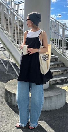 Summer Outfits Layering, Dress Over Jeans Outfit, Dress Over Jeans, Japan Outfits, Oversize Outfit, Dress Over Pants, Japan Outfit, Desi Fashion Casual, Santa Marta