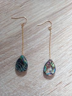 These beautiful earrings are made from real abalone shell. These abalone earrings are durable, lightweight and very elegant. They will make a perfect gift for someone special in your life or just because you deserve it.  Each shell is unique, therefore, please expect a small variety from the shell on the photographs. The French ear wires on these earrings and dainty chain filled with gold.  Each item is carefully packaged in an elegant jewelry box ready as a gift. If you would like to add a personalized note with your order, just write a note at checkout and I will send a small card with your gift to the recipient. If you need a bigger quantity or any customized jewellery for your very special occasion (birthdays, weddings, bridal showers or any other event), please send me a message and I