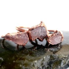 Rose Quartz Ring // Raw Rose Quartz Copper Electroformed Rings // Raw Stone Ring // Heart Chakra Rin Chakra Ring, Pink Tourmaline Engagement Ring, Electroformed Ring, Tourmaline Engagement Ring, Pear Cut Engagement Rings, Raw Stone Ring, Raw Rose Quartz, Ring Heart, Electroformed Jewelry