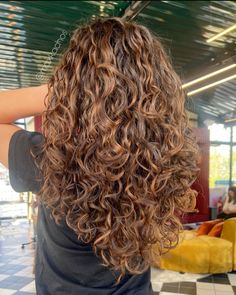 Short Curly Hair Styles, Brown Hair Inspo, Curly Hair Photos, Hair Styles For Women, Colored Curly Hair