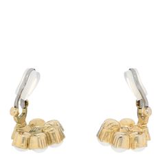 This is an authentic pair of GUCCI Metal Pearl Double G Clip On Earrings in Aged Gold. These stunning earrings feature aged gold interlocking GG logos with pearls. Gucci Jewelry, Stunning Earrings, Clip On, Clip On Earrings, Gucci, Things To Sell, Gold, Logos