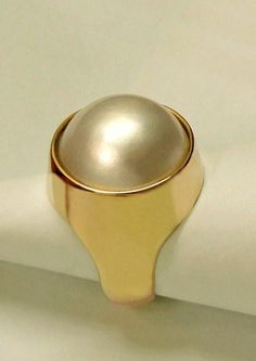 Mabe Pearl and 18k gold ring Pearl Ring Design, Pearl Rings, Mabe Pearl, Gold Statement Ring, Amber Jewelry, Contemporary Jewellery, Buying Guide, Jewelry Vintage, Ring Gold